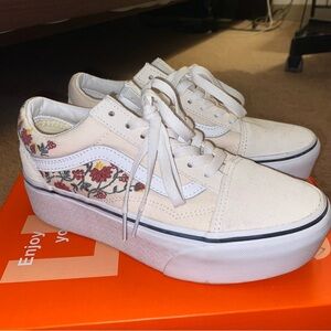 Beige Floral Limited Edition Platform Vans Size 7 WOMEN